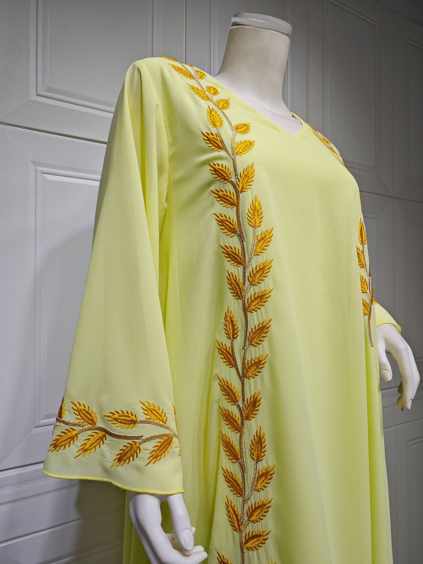 Women's Embroidery Abaya with Scarf – 2-Piece Muslim Dress Set