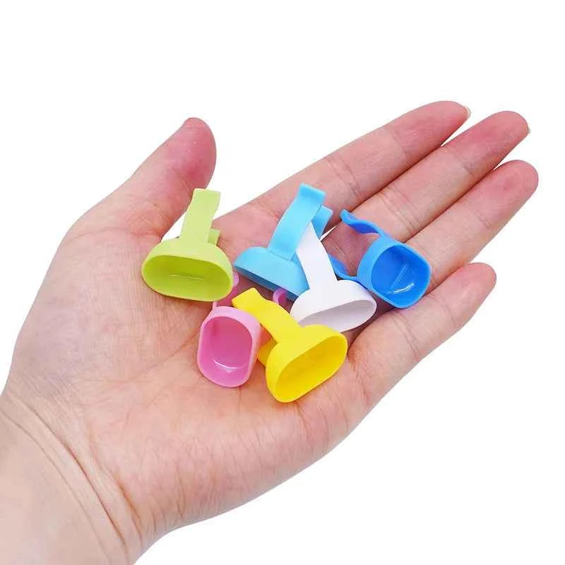 10pcs Dental Mixing Finger Ring Bowl Cup Plastic Silicone Holder Random Color Dappen Dish Prophy Paste Rings Handy Tool