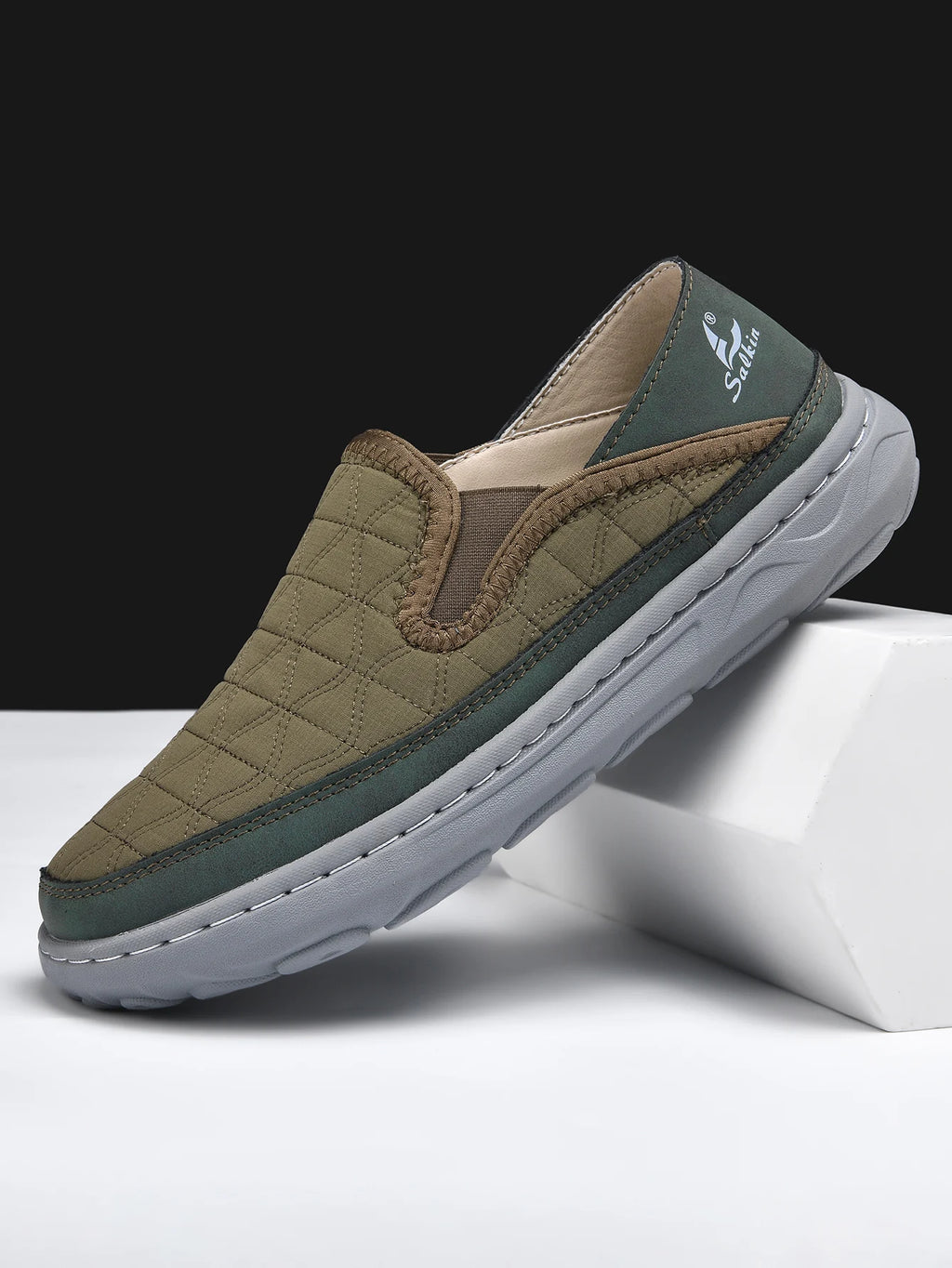 New Spring Breathable Sneakers Men Casual Shoes Lightweight Slip On Loafers Men Outdoor Shoes Walking Elastic Pantshoes Flats