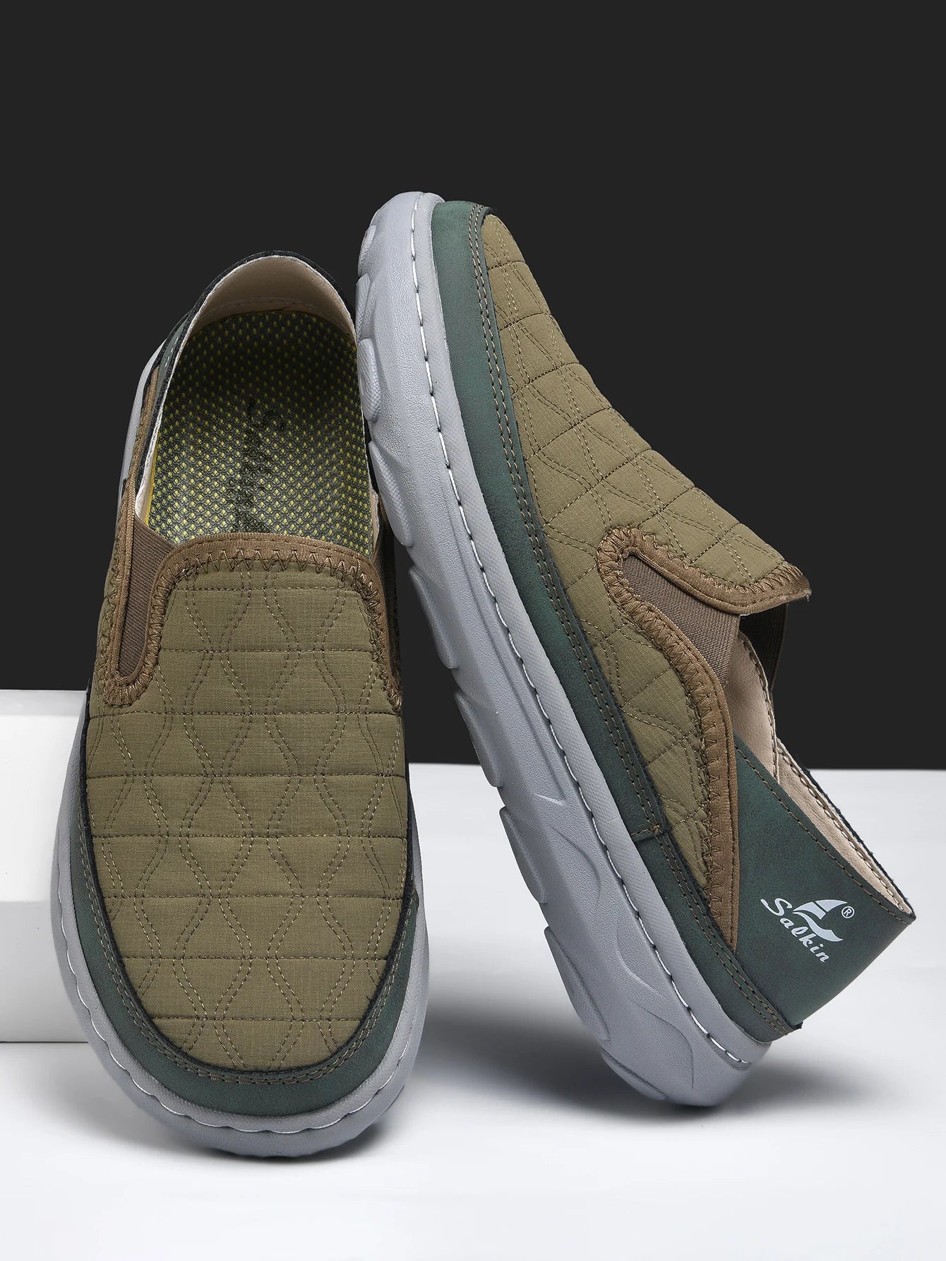 New Spring Breathable Sneakers Men Casual Shoes Lightweight Slip On Loafers Men Outdoor Shoes Walking Elastic Pantshoes Flats