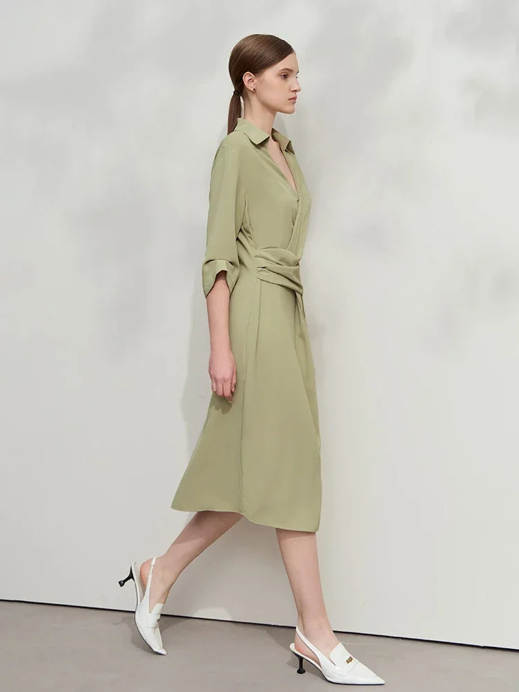 AMII Minimalist Dress Women 2025 Autumn New Elegant Office Lady Lapel V-neck Slim Non-stretch Pleated Knee A-Line Dress 12521027