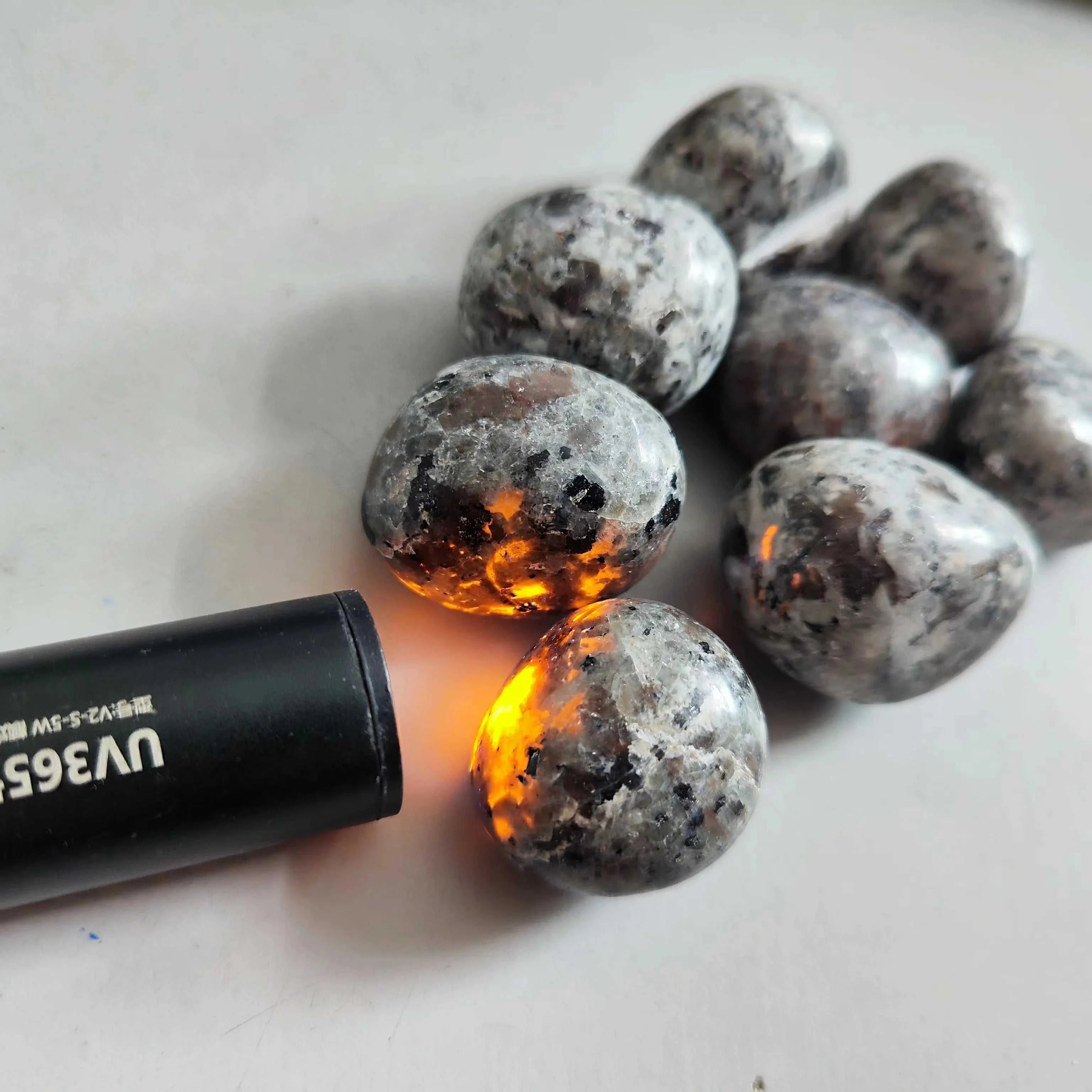 Natural Bright Yooperlites Flamestone UV Glowing Crystal Stone FireStone Fluorescent Sodalite Flame Stone Home Decoration Stone The jack market .AU The jack market .AU Home $ 22 14:200006152#about 100g;200007763:201336100;5:100014064#2-3cm