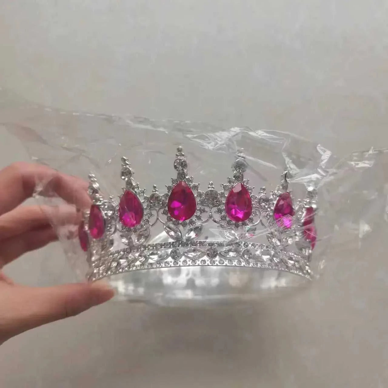 Wholesale Gold Crystal Headdress Prom Pageant Full Round Circle King Crowns For Cake Decoration The jack market .AU The jack market .AU Jewellery & Chains $ 65 200001033:200025551#C21;351:200001569